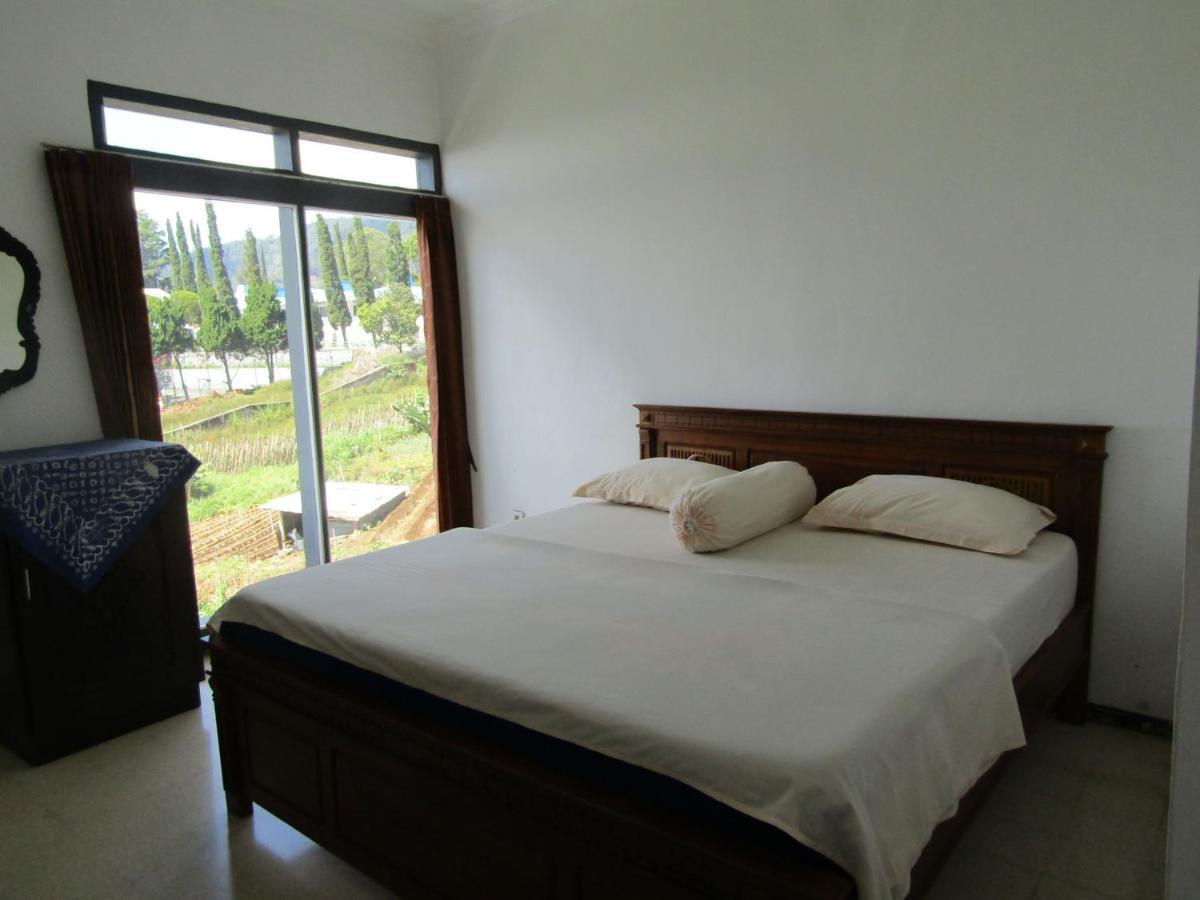 Hotel Pantes Sarangan Bagian luar foto
