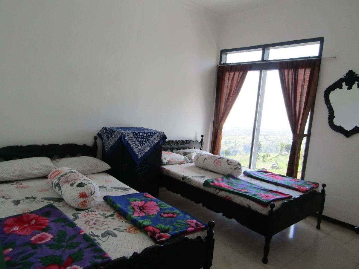 Hotel Pantes Sarangan Bagian luar foto