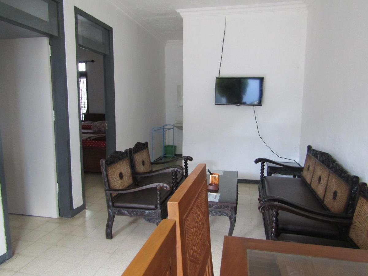 Hotel Pantes Sarangan Bagian luar foto